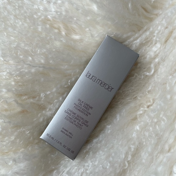 Laura Mercier Silk Crème Oil-Free Photo Edition Foundation - Picture 3 of 4
